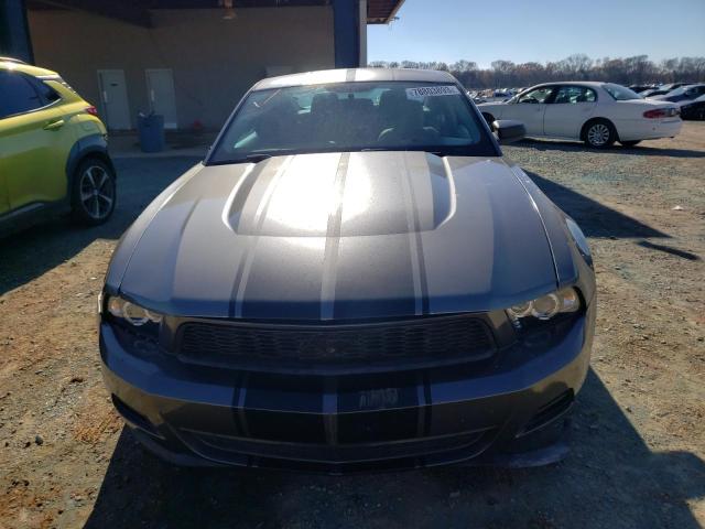 1ZVBP8AM2B5118848 - 2011 FORD MUSTANG GRAY photo 5