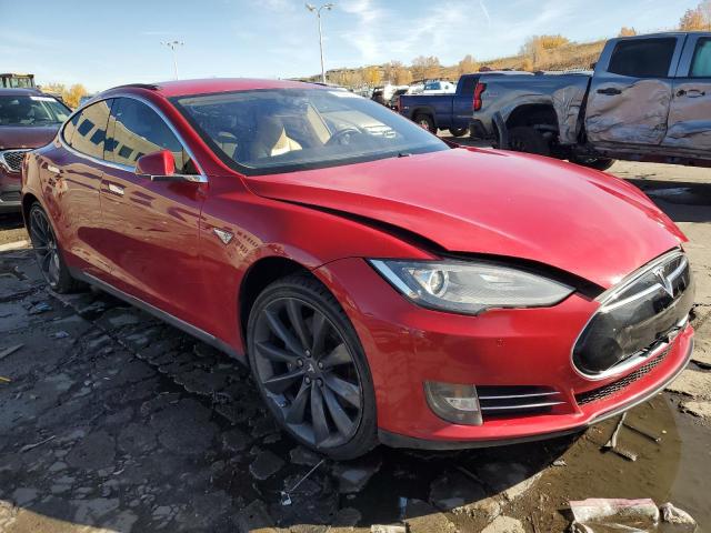 5YJSA1H1XEFP43699 - 2014 TESLA MODEL S RED photo 4
