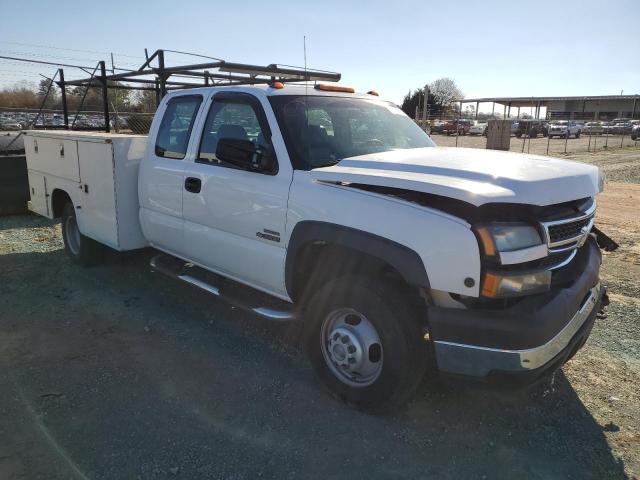 1GBJC39D67E156113 - 2007 CHEVROLET SILVERADO C3500 WHITE photo 4