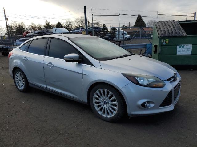 1FAHP3J28CL386157 - 2012 FORD FOCUS TITANIUM SILVER photo 4