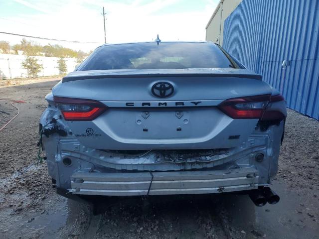 4T1G11AK6MU419367 - 2021 TOYOTA CAMRY SE SILVER photo 6