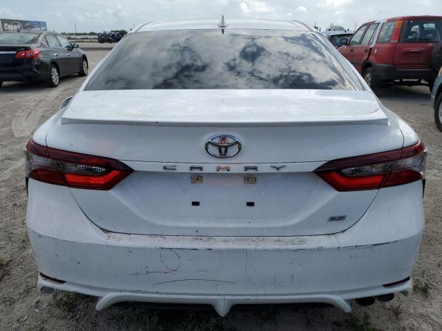 4T1T11AKXRU843513 - 2024 TOYOTA CAMRY SE NIGHT SHADE WHITE photo 6