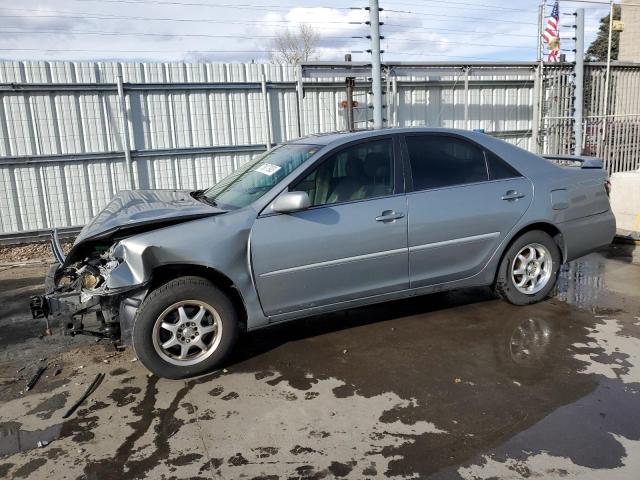 4T1BE32K05U597821 - 2005 TOYOTA CAMRY LE SILVER photo 1