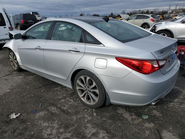 5NPEC4AB1DH581599 - 2013 HYUNDAI SONATA SE SILVER photo 2