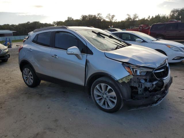 KL4CJASB7JB552626 - 2018 BUICK ENCORE PREFERRED Srebrny zdjęcie 4