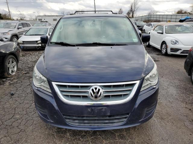 2C4RVABG1ER134585 - 2014 VOLKSWAGEN ROUTAN SE BLUE photo 5