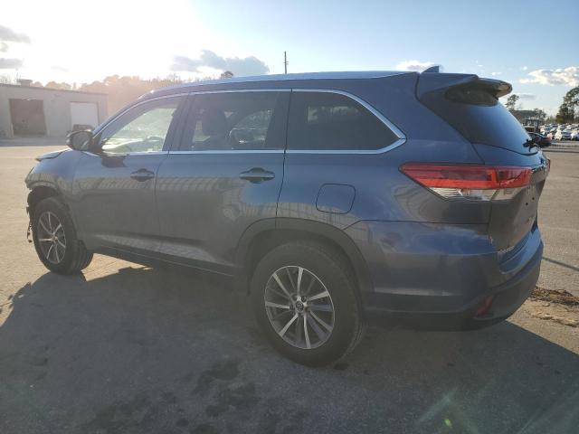 5TDKZRFH4JS258827 - 2018 TOYOTA HIGHLANDER SE BLUE photo 2