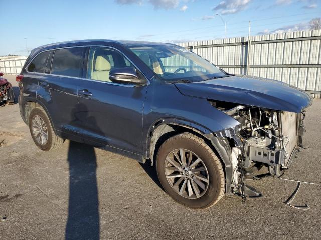 5TDKZRFH4JS258827 - 2018 TOYOTA HIGHLANDER SE BLUE photo 4