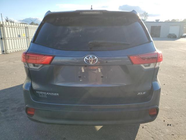 5TDKZRFH4JS258827 - 2018 TOYOTA HIGHLANDER SE BLUE photo 6