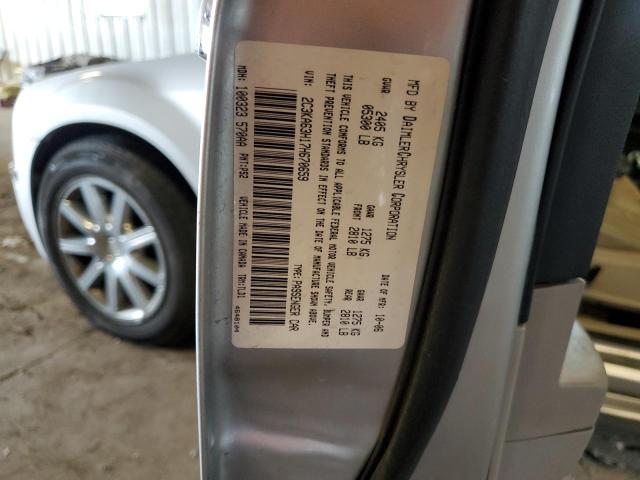 2C3KA63H17H670659 - 2007 CHRYSLER 300C SILVER photo 12