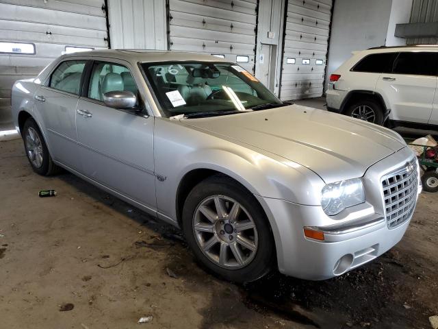 2C3KA63H17H670659 - 2007 CHRYSLER 300C SILVER photo 4