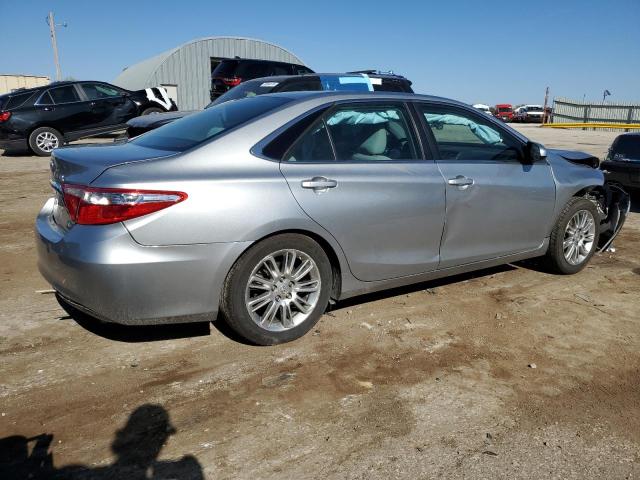 4T4BF1FK7FR477114 - 2015 TOYOTA CAMRY LE SILVER photo 3