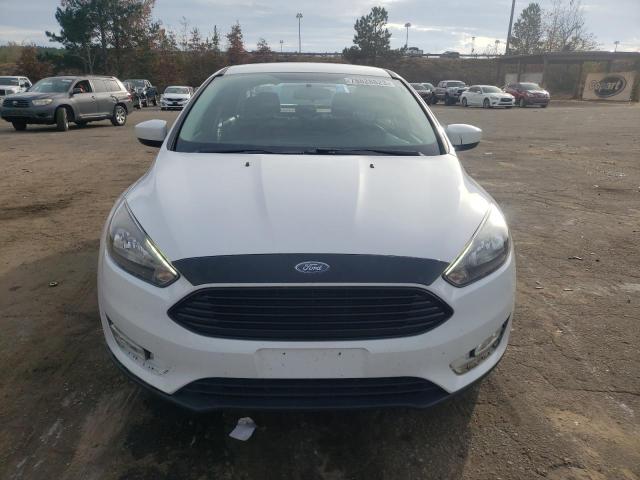 1FADP3F24JL255408 - 2018 FORD FOCUS SE WHITE photo 5