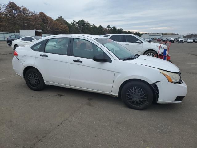 1FAHP34N98W226803 - 2008 FORD FOCUS S/SE WHITE photo 4