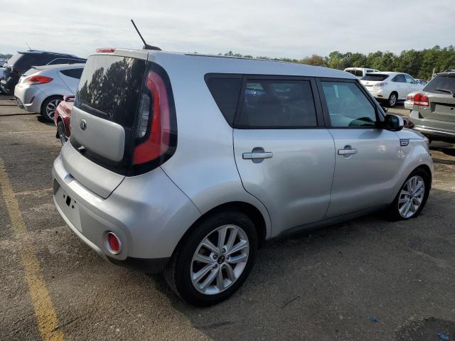 KNDJP3A56H7477708 - 2017 KIA SOUL + SILVER photo 3