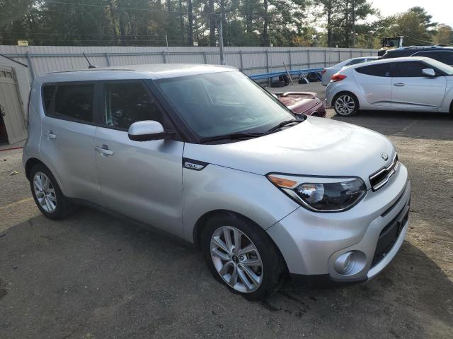 KNDJP3A56H7477708 - 2017 KIA SOUL + SILVER photo 4