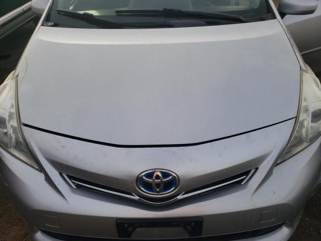 JTDZN3EU4C3016954 - 2012 TOYOTA PRIUS V SILVER photo 11