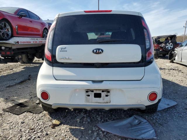 KNDJP3A59K7672130 - 2019 KIA SOUL + WHITE photo 6