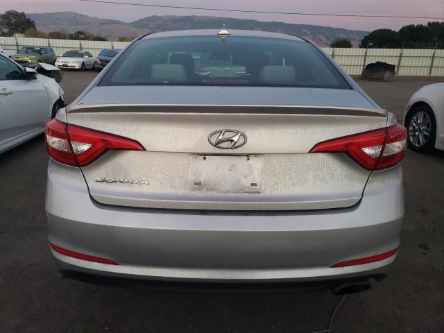 5NPE24AF9FH043838 - 2015 HYUNDAI SONATA SE SILVER photo 6