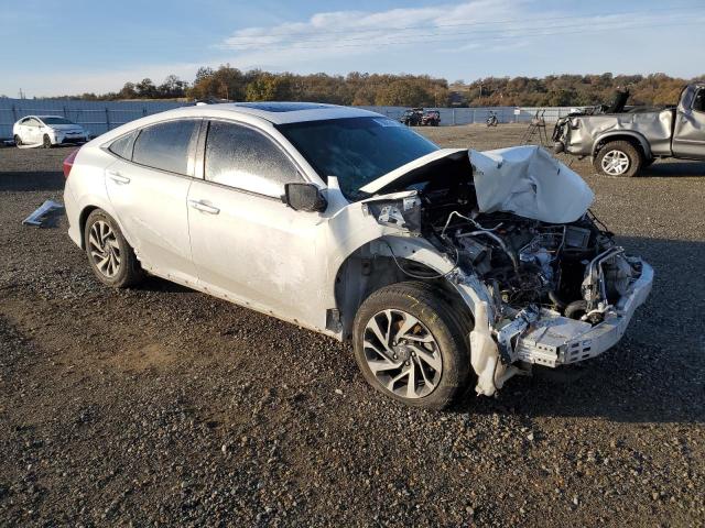 2HGFC2F70JH533417 - 2018 HONDA CIVIC EX WHITE photo 4