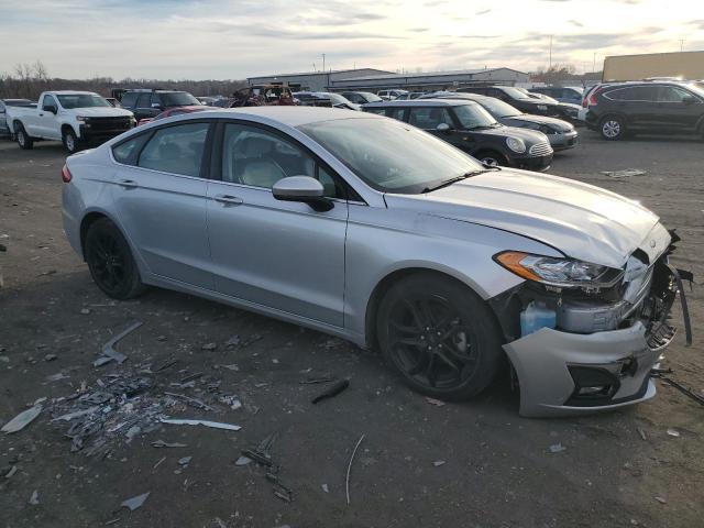 3FA6P0HD6KR231930 - 2019 FORD FUSION SE GRAY photo 4