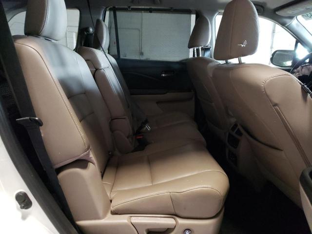 5FNYF6H97JB064241 - 2018 HONDA PILOT TOURING WHITE photo 11