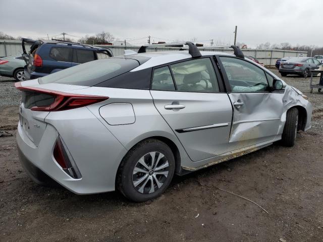 JTDKAMFPXN3219006 - 2022 TOYOTA PRIUS PRIM LE SILVER photo 3