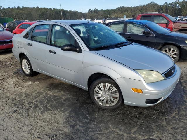 1FAHP34N76W238770 - 2006 FORD FOCUS ZX4 SILVER photo 4