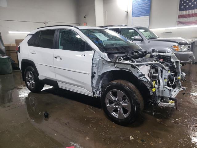 2T3P1RFV4NC289679 - 2022 TOYOTA RAV4 XLE WHITE photo 4