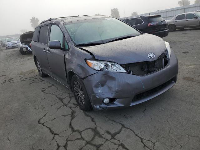 5TDYK3DC1FS607453 - 2015 TOYOTA SIENNA XLE GRAY photo 4