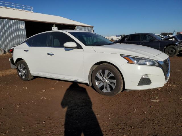 1N4BL4BV8KN316449 - 2019 NISSAN ALTIMA S WHITE photo 4