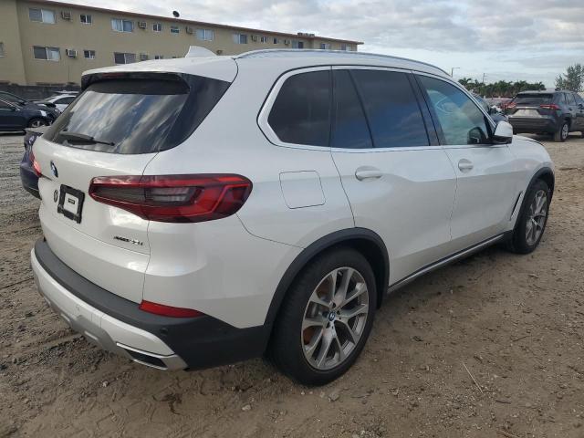 5UXCR6C53KLL23469 - 2019 BMW X5 XDRIVE40I WHITE photo 3