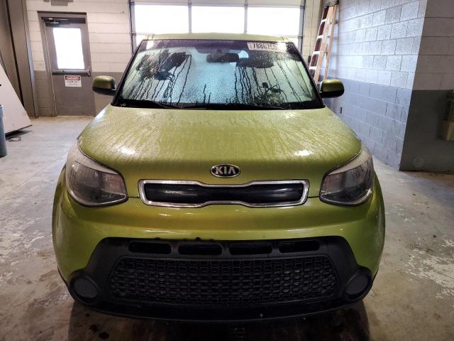 KNDJP3A57F7775228 - 2015 KIA SOUL + GREEN photo 5