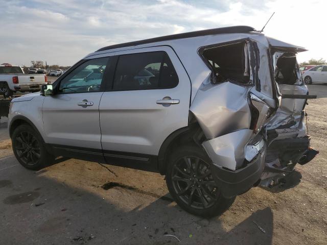 1FM5K8DH4JGC73459 - 2018 FORD EXPLORER XLT SILVER photo 2