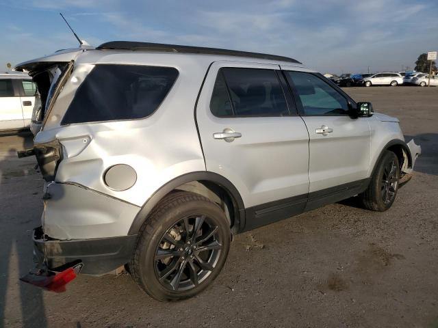 1FM5K8DH4JGC73459 - 2018 FORD EXPLORER XLT SILVER photo 3