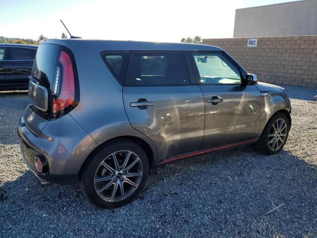 KNDJX3AA5J7569542 - 2018 KIA SOUL ! GRAY photo 3