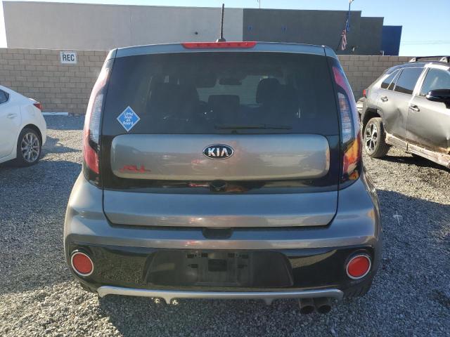 KNDJX3AA5J7569542 - 2018 KIA SOUL ! GRAY photo 6