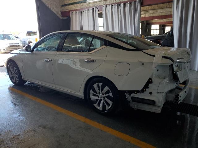 1N4BL4BV2PN325770 - 2023 NISSAN ALTIMA S WHITE photo 2