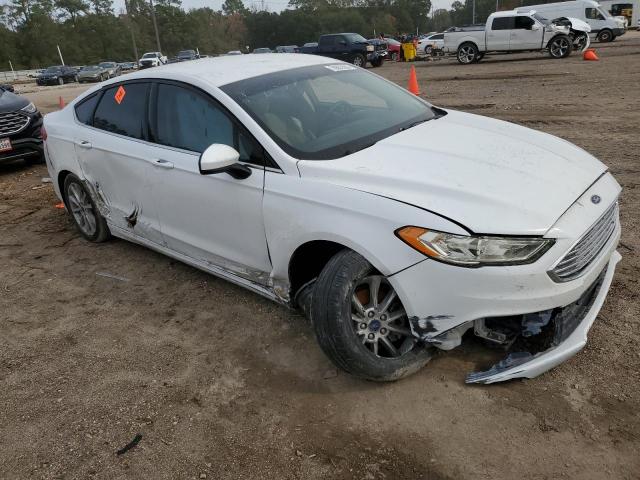 3FA6P0HD2HR195839 - 2017 FORD FUSION SE WHITE photo 4