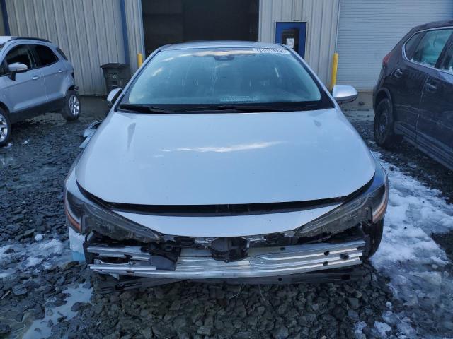 JTDEPRAEXLJ016589 - 2020 TOYOTA COROLLA LE 银色 照片 5