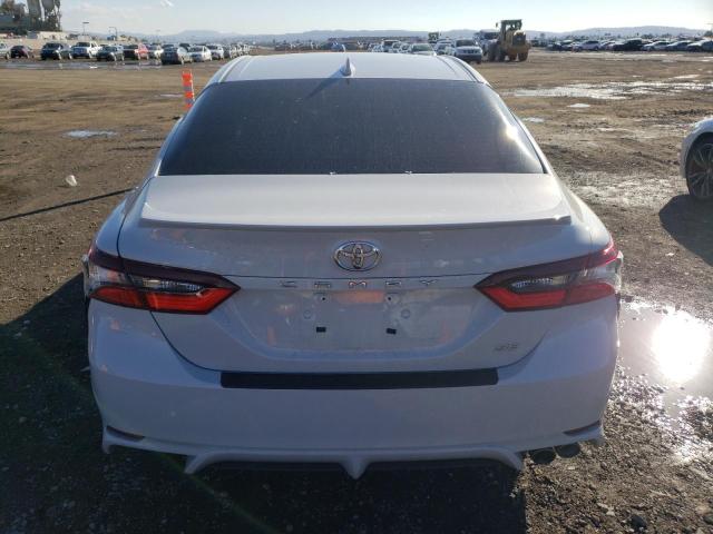 4T1G11AK9PU184337 - 2023 TOYOTA CAMRY SE NIGHT SHADE WHITE photo 6
