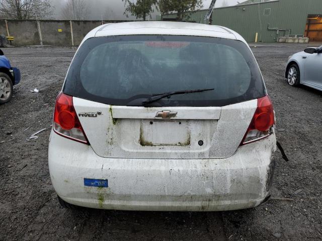 KL1TD66617B719215 - 2007 CHEVROLET AVEO BASE WHITE photo 6