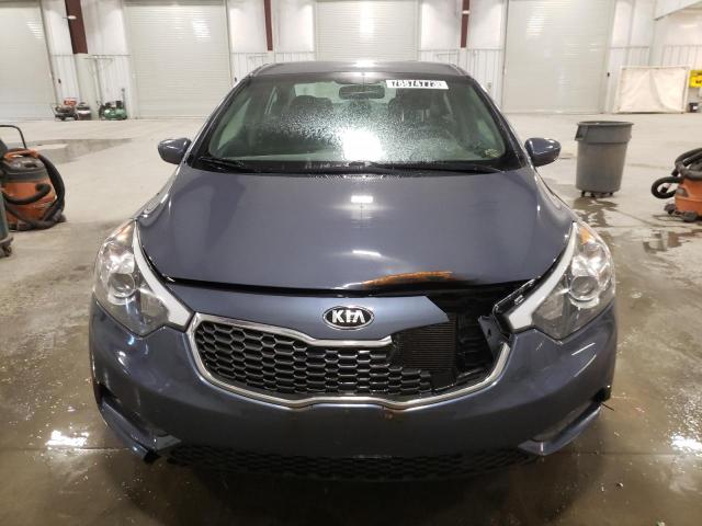 KNAFK4A67G5610518 - 2016 KIA FORTE LX BLUE photo 5