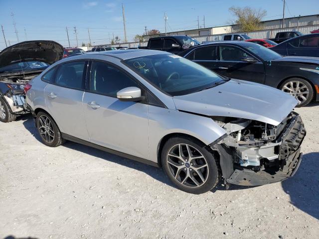 1FADP3H22HL276636 - 2017 FORD FOCUS SEL SILVER photo 4