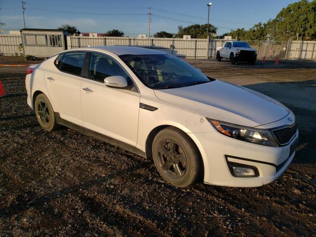 5XXGM4A71FG511679 - 2015 KIA OPTIMA LX WHITE photo 4