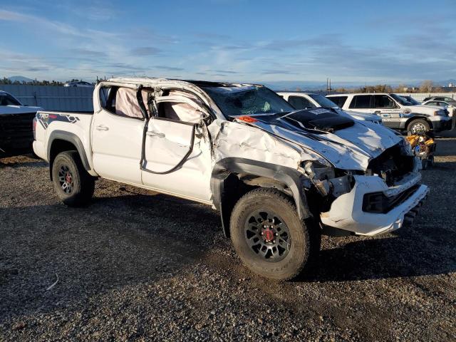 5TFCZ5AN2KX200267 - 2019 TOYOTA TACOMA DOUBLE CAB WHITE photo 4