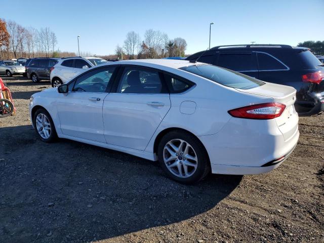 3FA6P0H71FR210483 - 2015 FORD FUSION SE WHITE photo 2