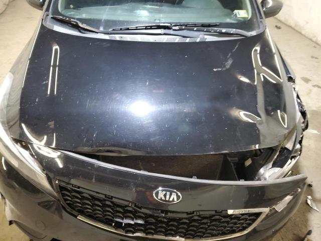 3KPFK4A76HE096128 - 2017 KIA FORTE LX BLACK photo 11