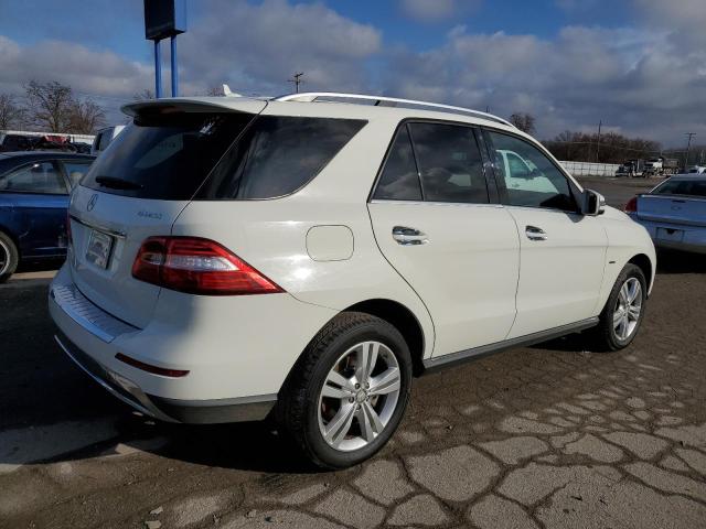 4JGDA5HB2CA096063 - 2012 MERCEDES-BENZ ML 350 4MATIC WHITE photo 3