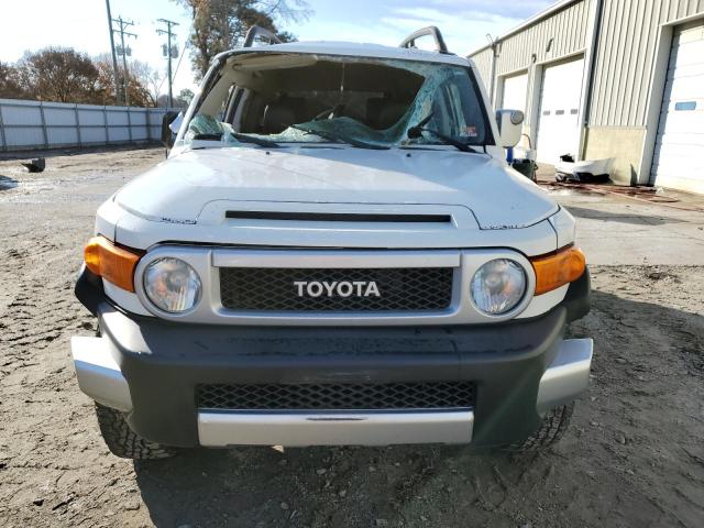 JTEBU4BF6BK109569 - 2011 TOYOTA FJ CRUISER WHITE photo 5